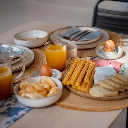 Six Keys Apartment Ermoupoli